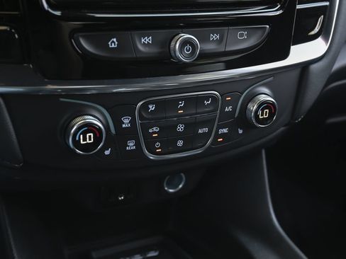Used 2023 Chevrolet Traverse LT FWD image 33