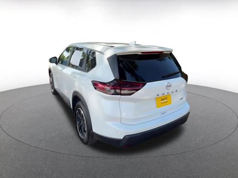 Used 2025 Nissan Rogue SV AWD/4WD image 11