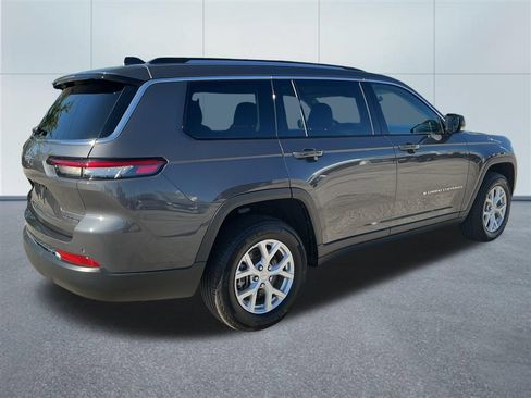 Used 2023 Jeep Grand Cherokee L Limited AWD/4WD image 5