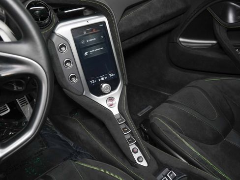 Used 2024 McLaren 750S Spider RWD image 42