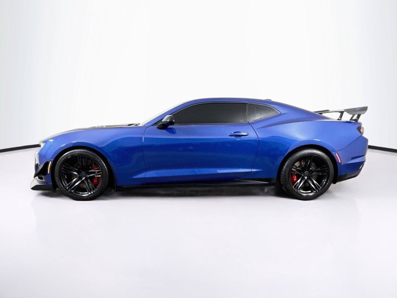 Used 2022 Chevrolet Camaro ZL1 RWD image 2