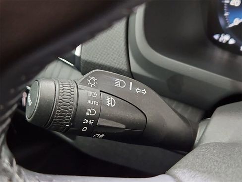 Used 2020 Volvo XC90 T6 Momentum image 28