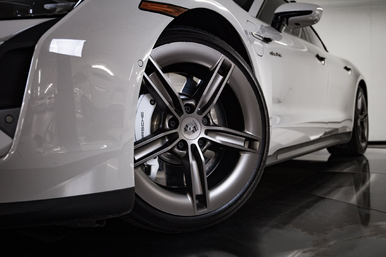 Certified 2025 Porsche Taycan Turbo AWD/4WD image 12