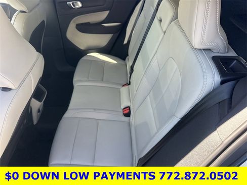 Used 2021 Volvo XC40 T5 Momentum w/ Protection Package Premier image 17