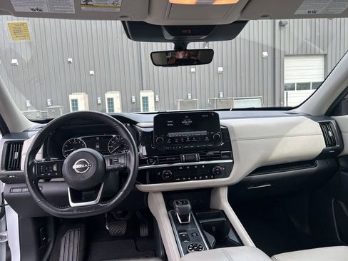 Certified 2025 Nissan Pathfinder SL AWD/4WD image 24