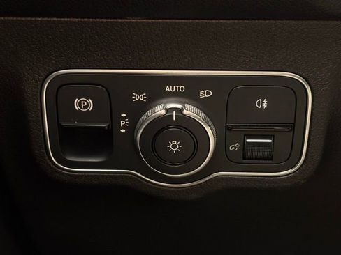 Used 2021 Mercedes-Benz GLB 250 GLB 250 image 39