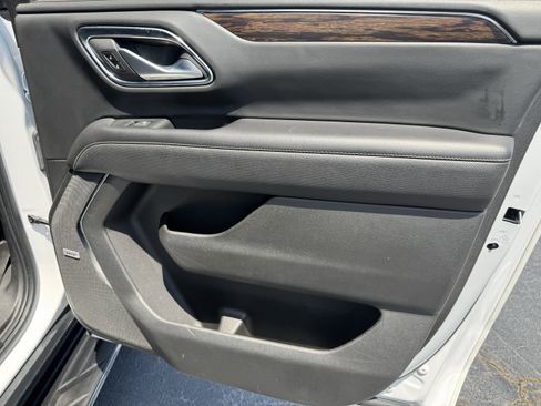 Used 2022 Chevrolet Suburban Premier AWD/4WD image 24