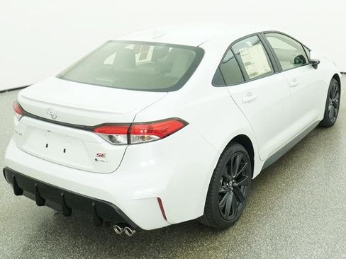 Used 2026 Toyota Corolla SE w/ SE Premium Package FWD image 22
