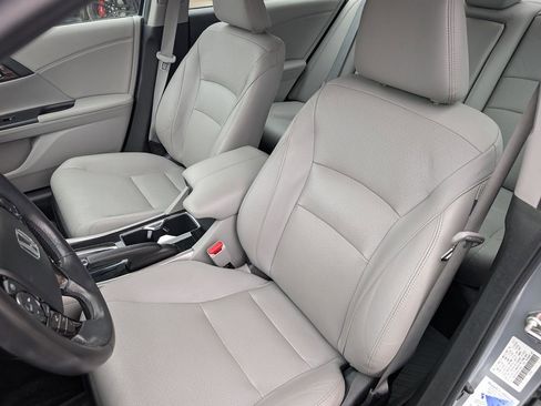 Used 2017 Honda Accord EX-L image 6