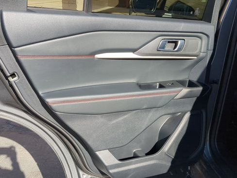 Used 2025 Ford Explorer ST-Line w/ ST-Line Street Pack image 31