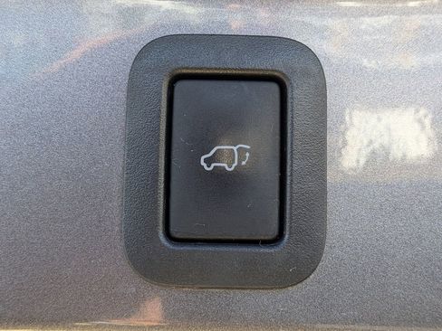 Used 2017 Toyota Highlander image 14