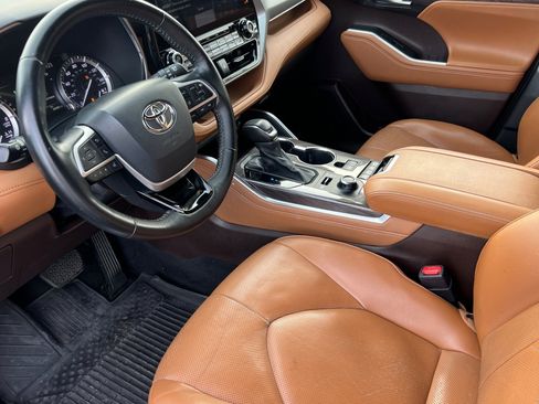 Used 2022 Toyota Highlander Platinum image 9