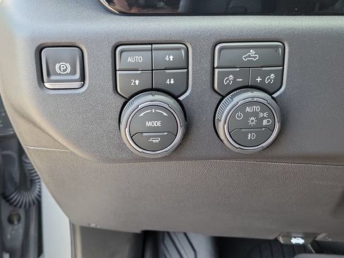 Used 2026 Chevrolet Silverado 1500 RST w/ Z71 Off-Road Package AWD/4WD image 15