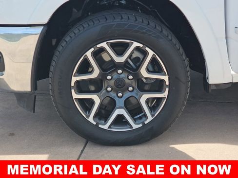 Used 2025 RAM 1500 Laramie AWD/4WD image 39