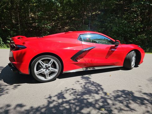 Used 2021 Chevrolet Corvette Stingray Convertible w/ Z51 Performance Package RWD image 3