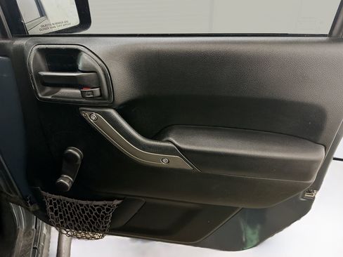 Used 2016 Jeep Wrangler Unlimited Sport w/ Connectivity Group image 30