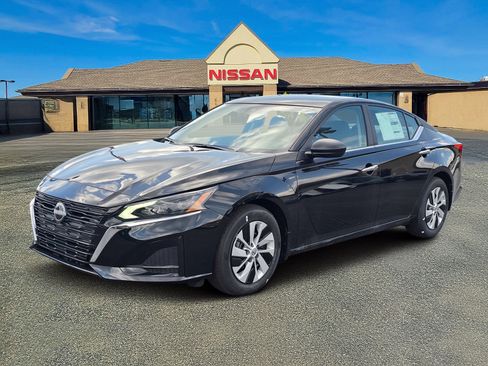 Used 2025 Nissan Altima 2.5 S FWD image 2