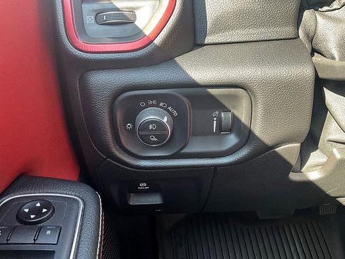 Used 2020 RAM 1500 Rebel image 17