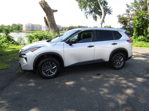 Used 2024 Nissan Rogue S AWD/4WD image 3