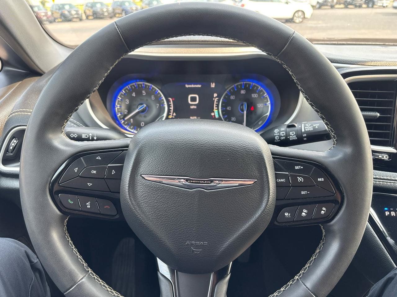Used 2023 Chrysler Pacifica Touring FWD image 14