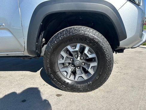 Used 2023 Toyota Tacoma TRD Off-Road w/ Technology Package AWD/4WD image 34