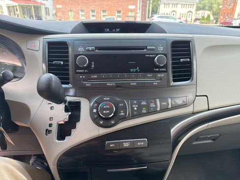 Used 2013 Toyota Sienna LE w/ Towing Pkg FWD image 21