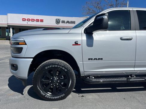 New 2026 RAM 2500 Laramie AWD/4WD image 9