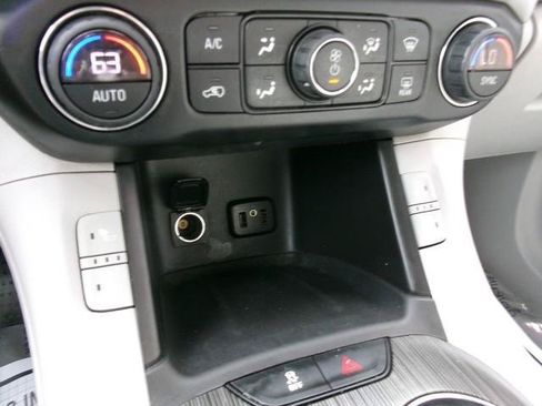Used 2019 GMC Acadia SLT AWD/4WD image 16
