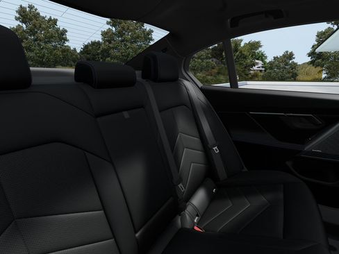 New 2027 BMW 550e xDrive 550e xDrive Sedan image 10