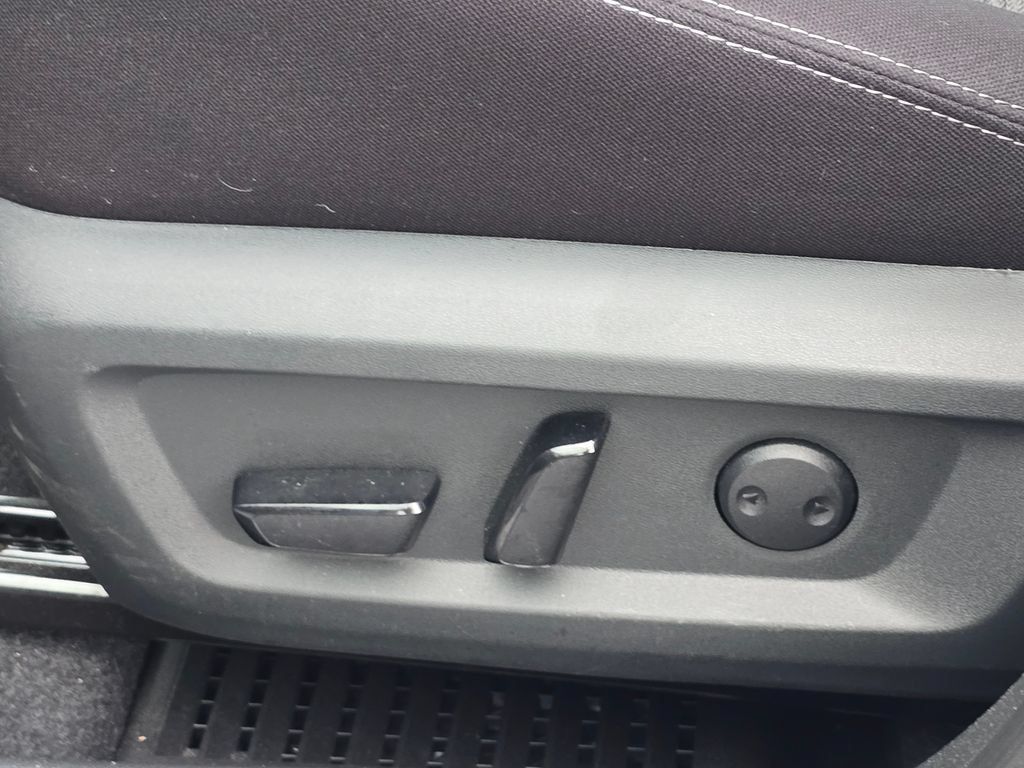 Used 2023 Nissan Rogue SV AWD/4WD image 15