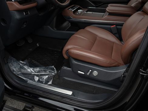 Used 2025 Lincoln Navigator L Reserve image 31