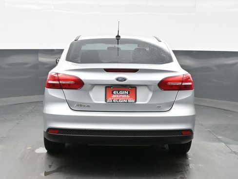 Used 2018 Ford Focus SE w/ SE Appearance Package FWD image 5