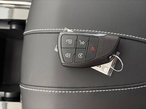 New 2027 Chevrolet Traverse RS w/ LPO, Floor Liner Package AWD/4WD image 25