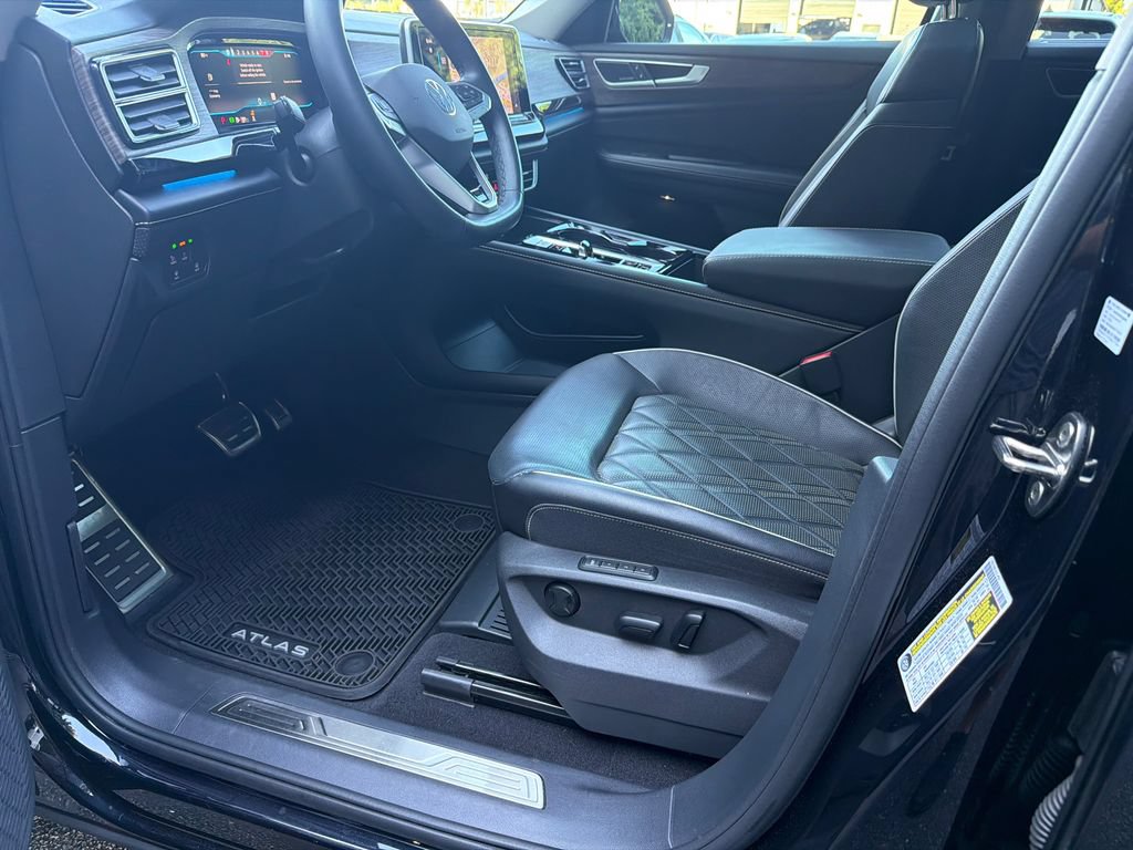 Used 2024 Volkswagen Atlas SEL Premium R-Line AWD/4WD image 9