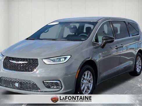 Certified 2025 Chrysler Pacifica Select image 1