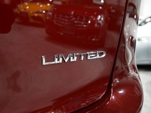 Used 2020 Chrysler Pacifica Limited FWD image 7