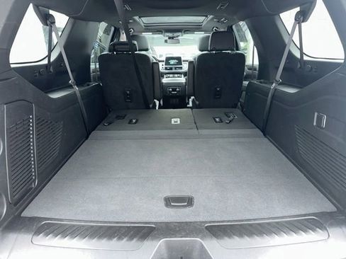 Used 2023 Chevrolet Suburban LT RWD image 4