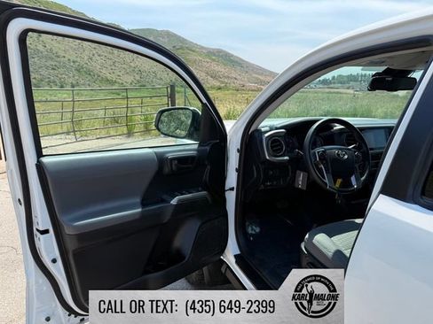 Used 2021 Toyota Tacoma SR5 AWD/4WD image 13