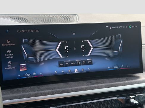 Used 2024 BMW X5 xDrive40i w/ Premium Package image 35