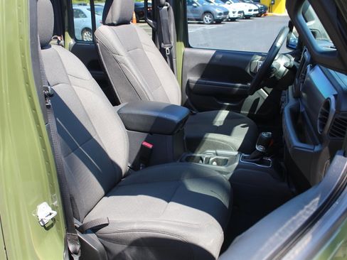 Used 2021 Jeep Gladiator Sport image 13