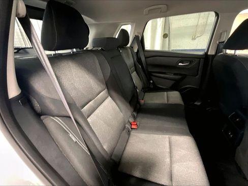 Used 2025 Nissan Rogue SV AWD/4WD image 16
