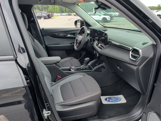 Used 2025 Chevrolet TrailBlazer LT AWD/4WD image 29