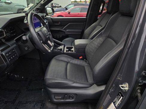 Certified 2025 Toyota 4Runner TRD Off-Road Premium AWD/4WD image 15