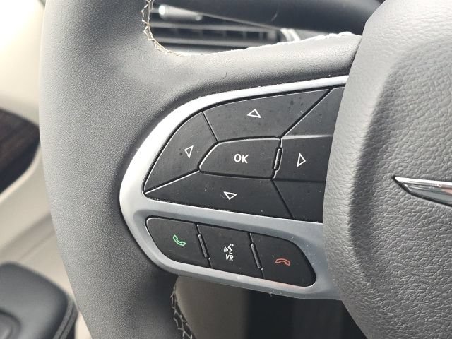 Used 2024 Chrysler Pacifica Limited FWD image 31