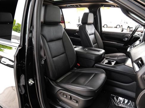 Used 2024 Chevrolet Suburban LT w/ LT Signature Plus Package RWD image 34