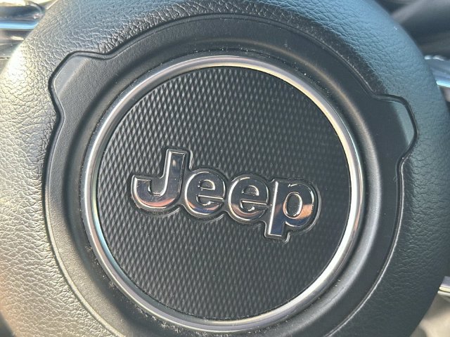 Used 2022 Jeep Wrangler Unlimited Sahara AWD/4WD image 19