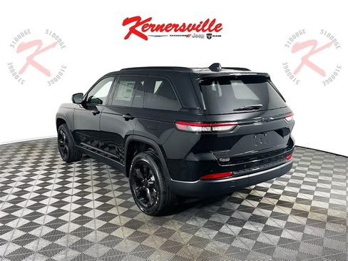 New 2025 Jeep Grand Cherokee Altitude image 5