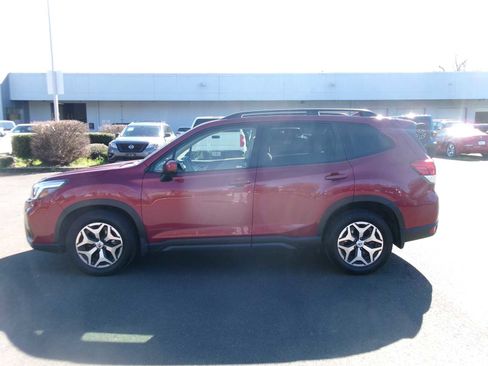 Used 2020 Subaru Forester Premium image 2