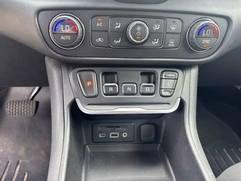 Used 2019 GMC Terrain SLT w/ Preferred Package FWD image 19