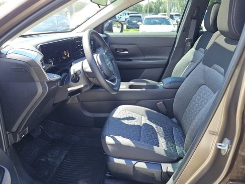 Used 2026 Nissan Kicks SV w/ SV Premium Package FWD image 3